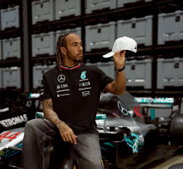 Oficjalny sklep Mercedes AMG F1 – odkryj unikalne akcesoria i odzież Oficjalny sklep Mercedes AMG F1 – odkryj unikalne akcesoria i odzież