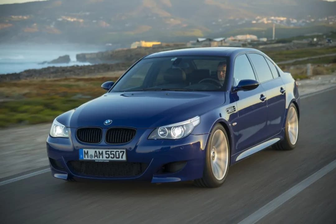 BMW M5 V10 - osiągi, cechy i gdzie kupić ten legendarny model BMW M5 V10 - osiągi, cechy i gdzie kupić ten legendarny model
