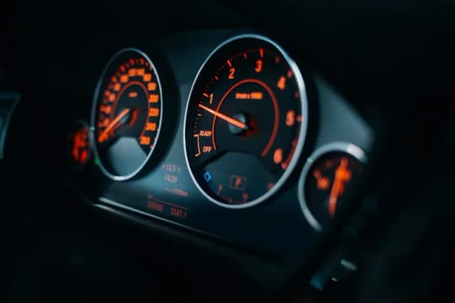 Jakie obroty silnika benzynowego na autostradzie dla oszczędności paliwa Jakie obroty silnika benzynowego na autostradzie dla oszczędności paliwa
