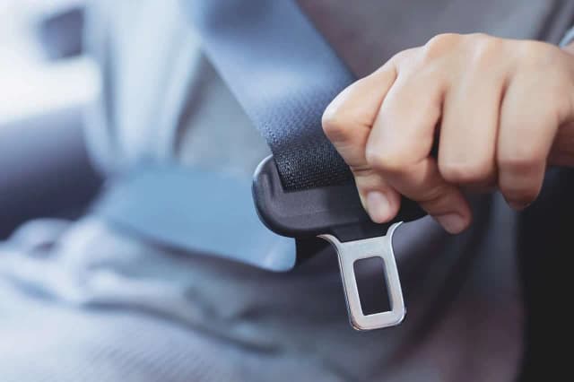 Kiedy nie trzeba zapinać pasów bezpieczeństwa? Wyjątki i konsekwencje prawne Kiedy nie trzeba zapinać pasów bezpieczeństwa? Wyjątki i konsekwencje prawne