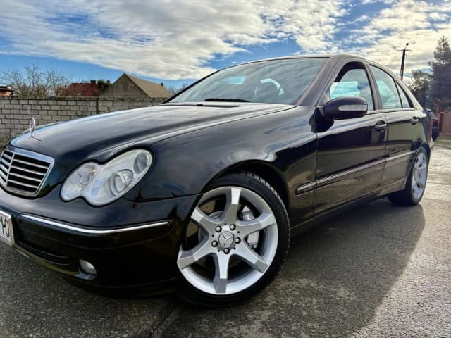 Mercedes C klasa W203 - poznaj najważniejsze cechy i problemy Mercedes C klasa W203 - poznaj najważniejsze cechy i problemy