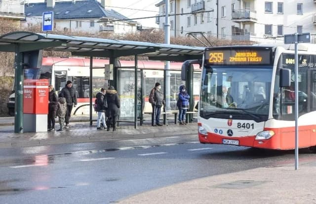 Ile naprawdę zarabia kierowca autobusu w Gdańsku? Sprawdź wynagrodzenia i perspektywy Ile naprawdę zarabia kierowca autobusu w Gdańsku? Sprawdź wynagrodzenia i perspektywy