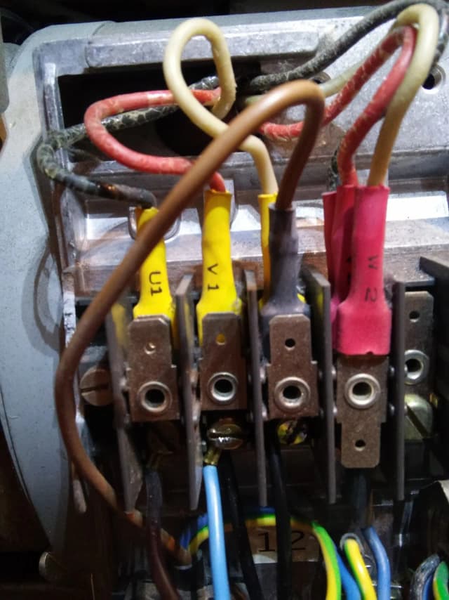 Jak bezpiecznie podłączyć silnik 230/400 V? Schematy i wskazówki krok po kroku Jak bezpiecznie podłączyć silnik 230/400 V? Schematy i wskazówki krok po kroku